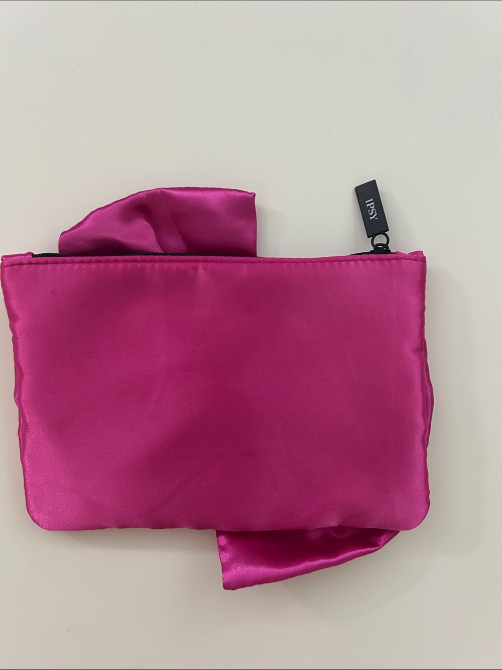ipsy Hot Pink Satin Bow makeup bag - Picture 4 of 5